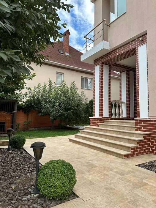 Аренда дома 350 м², Линия 8-го Марта 4-я ул.