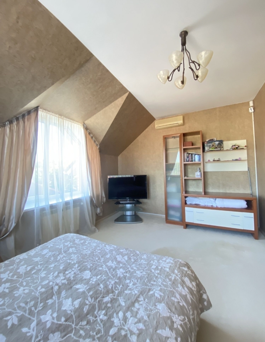 Аренда дома 350 м², Линия 8-го Марта 4-я ул.