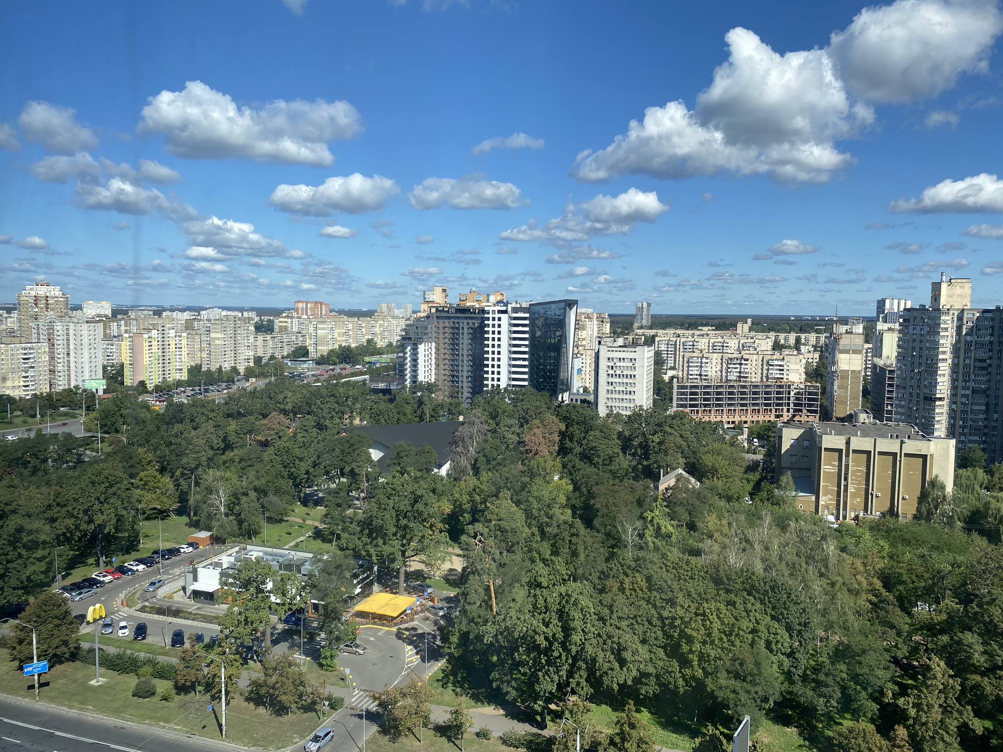 Оренда 3-кімнатної квартири 94 м², Перемоги просп., 121Б