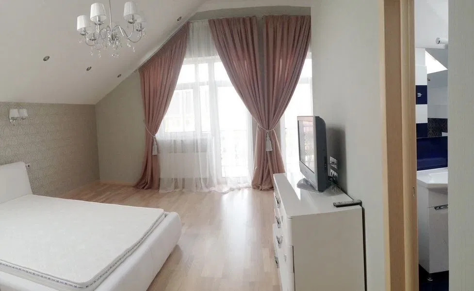 Оренда будинку 450 м²