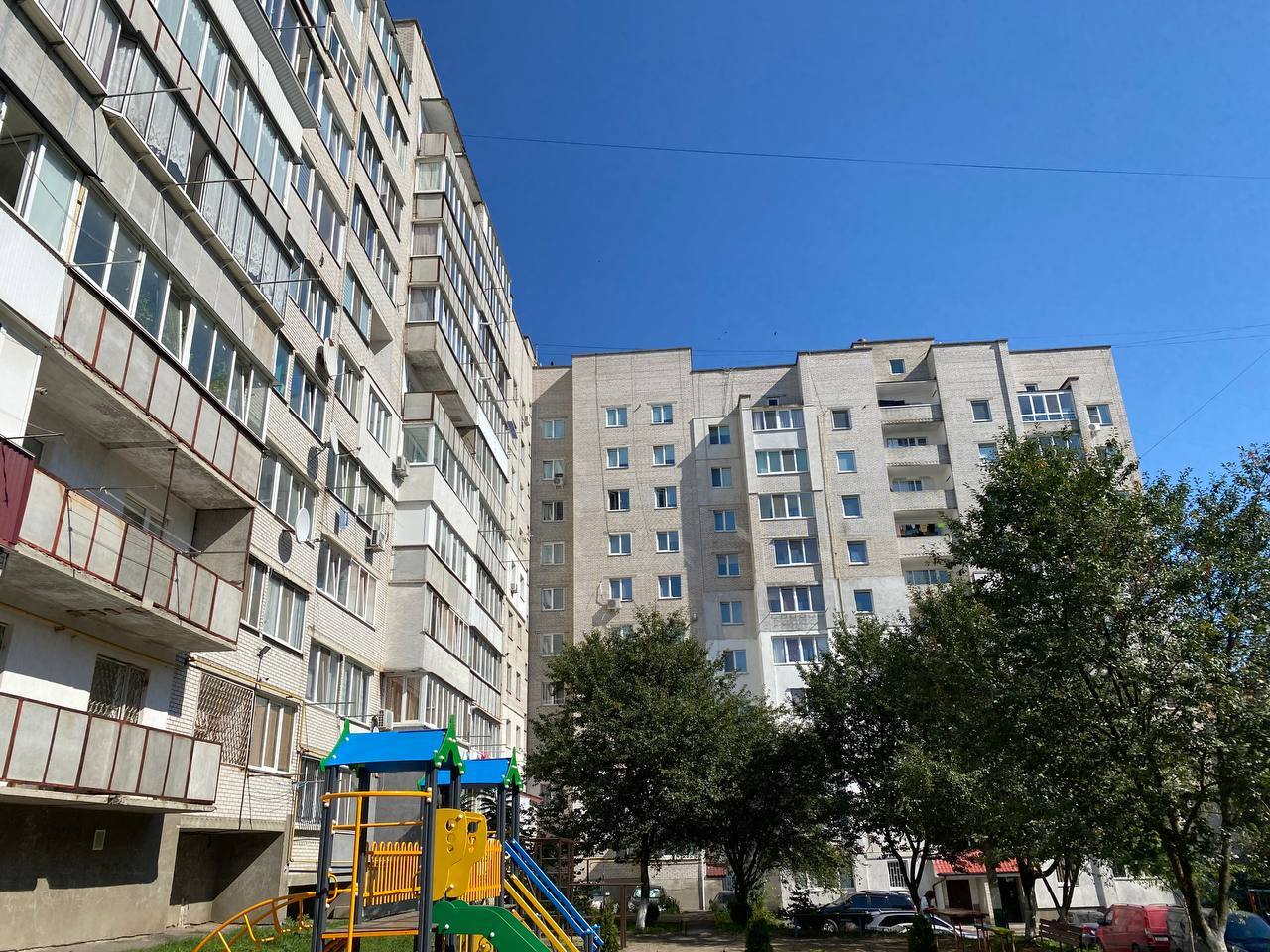 Продаж 3-кімнатної квартири 75.3 м², Миколи Мазура вул.