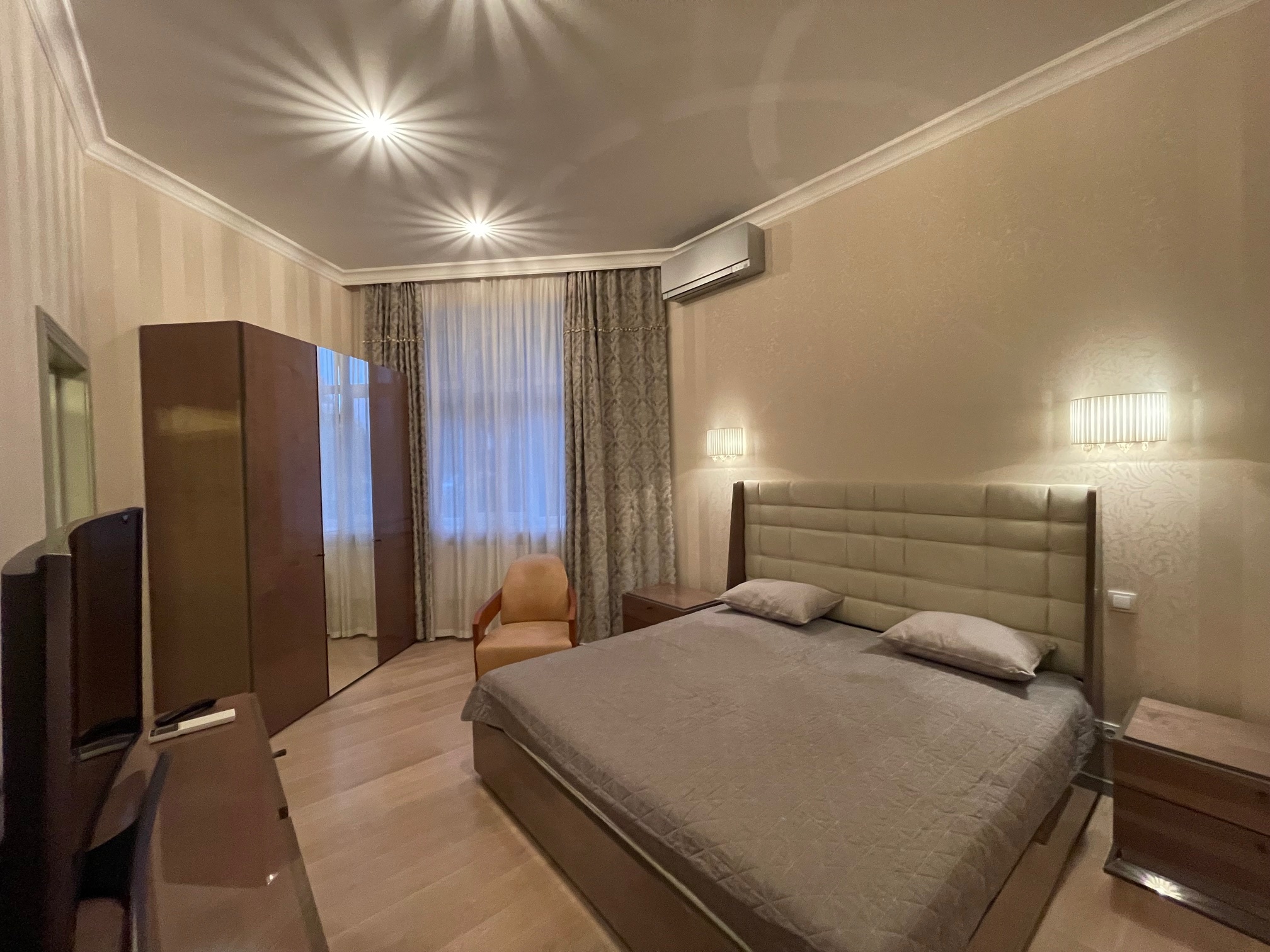 Продаж 3-кімнатної квартири 92 м², Соборна вул., 8