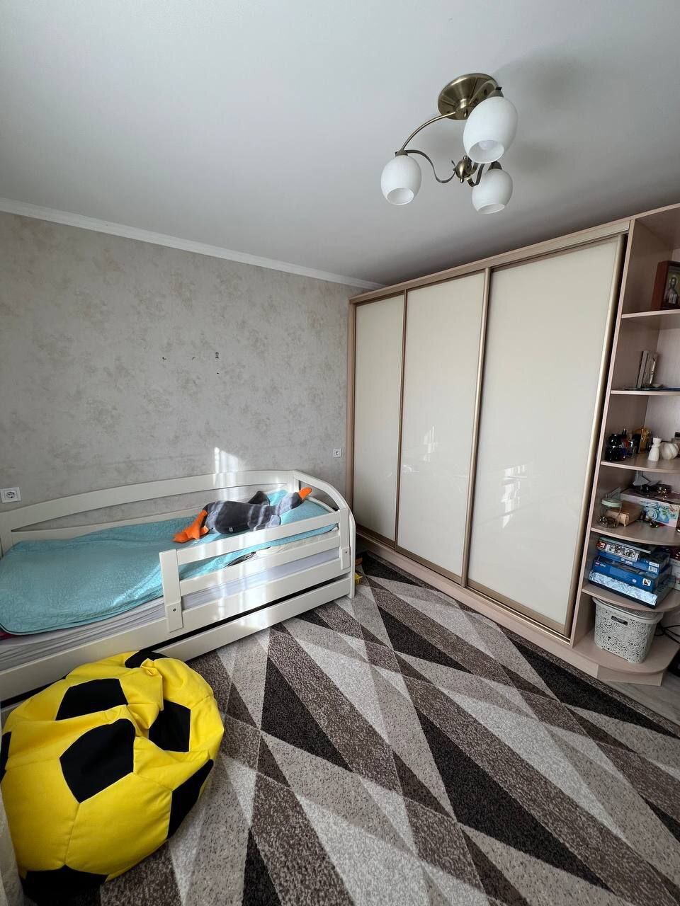 Продаж 2-кімнатної квартири 55.7 м², Холодногірська вул.