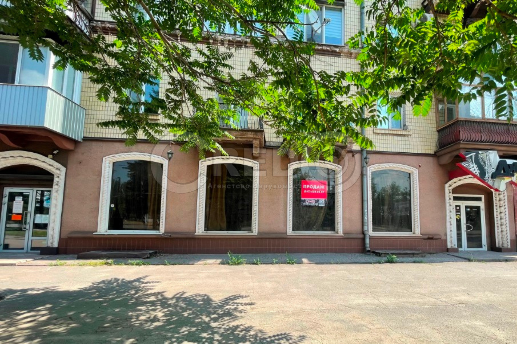 Продаж торговельного приміщення 227.8 м², Металлургов просп.