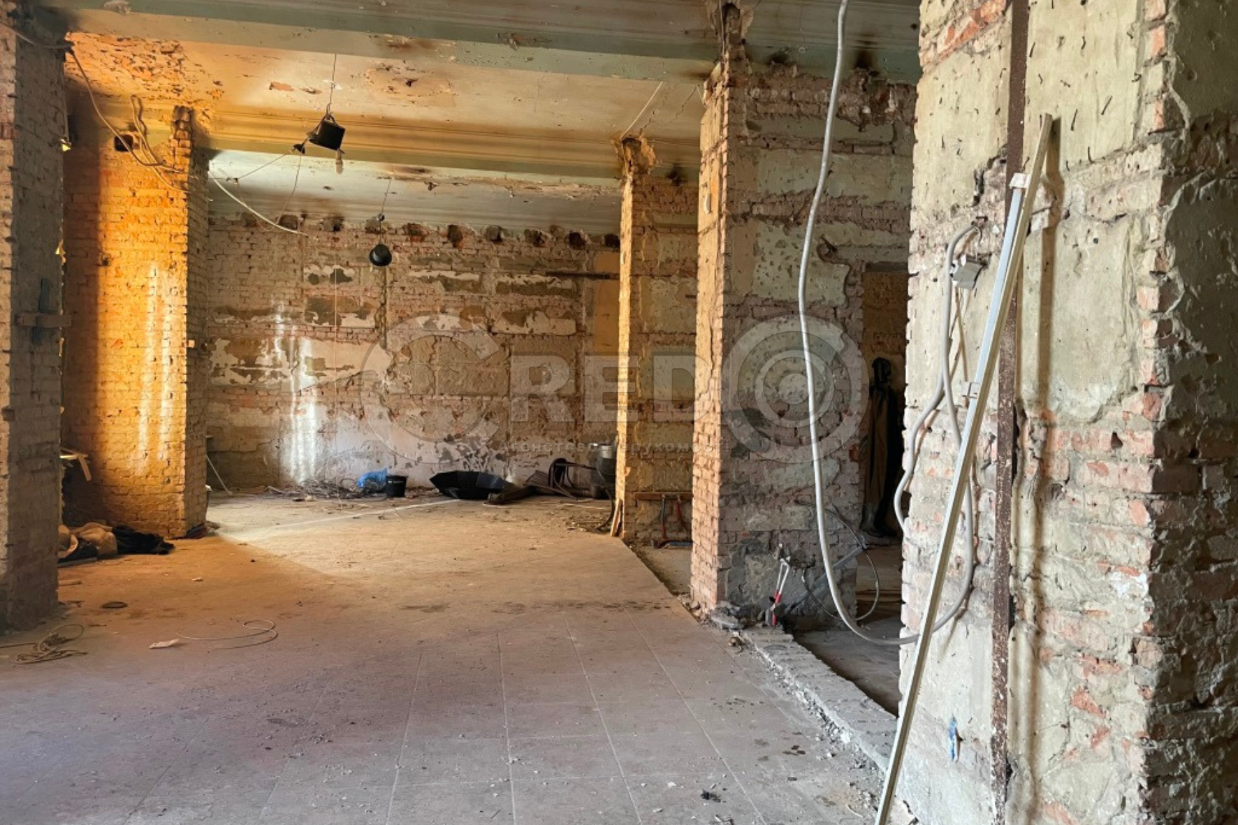 Продаж торговельного приміщення 227.8 м², Металлургов просп.
