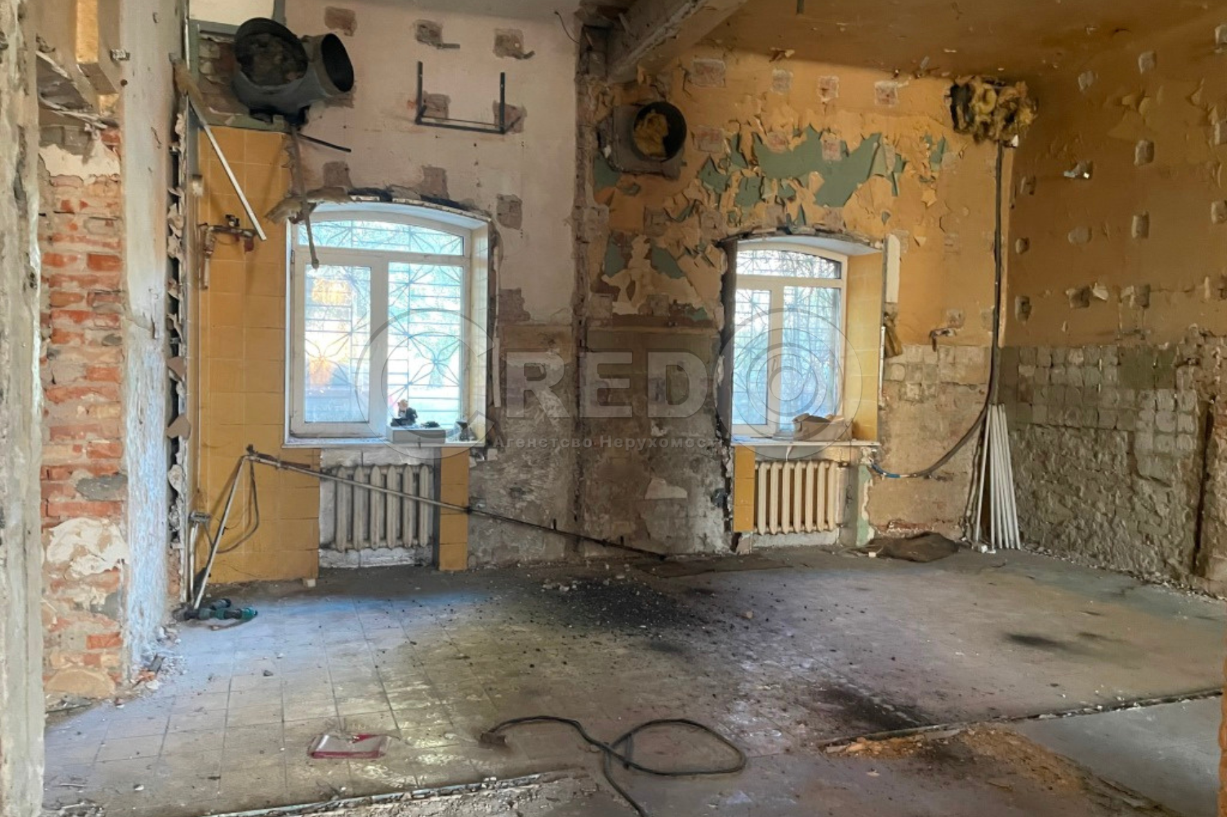 Продаж торговельного приміщення 227.8 м², Металлургов просп.
