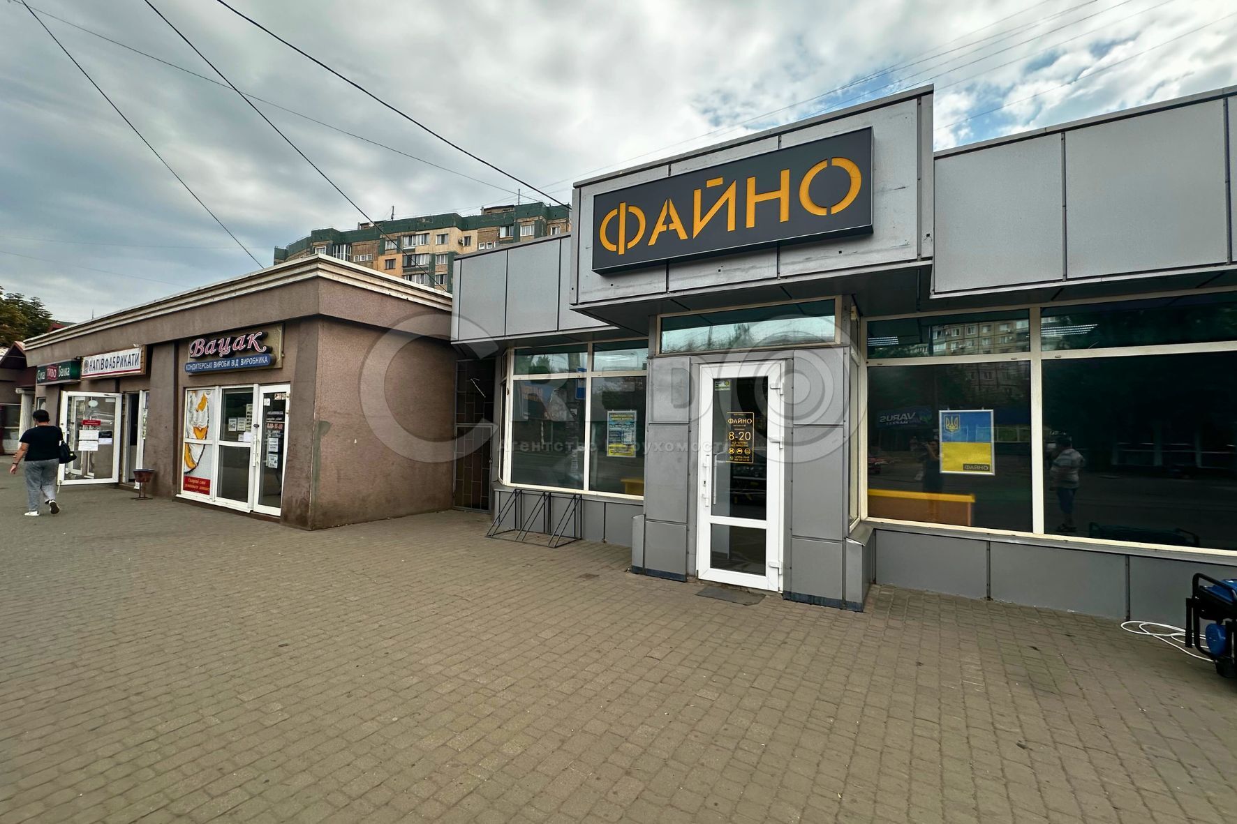 Продаж магазину 76.1 м², Свято-Миколаївська вул.