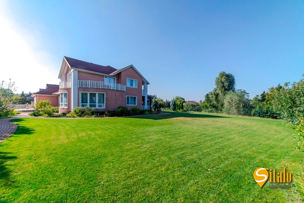 Продажа дома 400 м², 1-я Озерная ул.