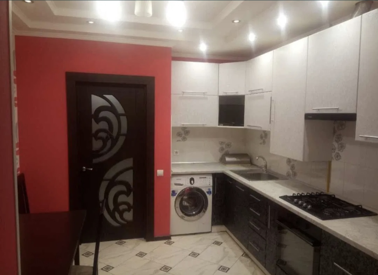 Продаж 3-кімнатної квартири 81 м², Лісова вул.
