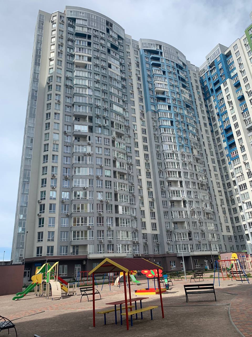 Оренда 3-кімнатної квартири 85 м², Каховська вул., 62А