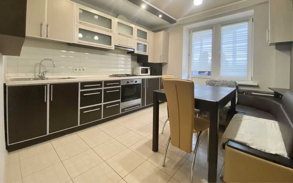 Продаж 2-кімнатної квартири 46 м², Теплична вул., 42