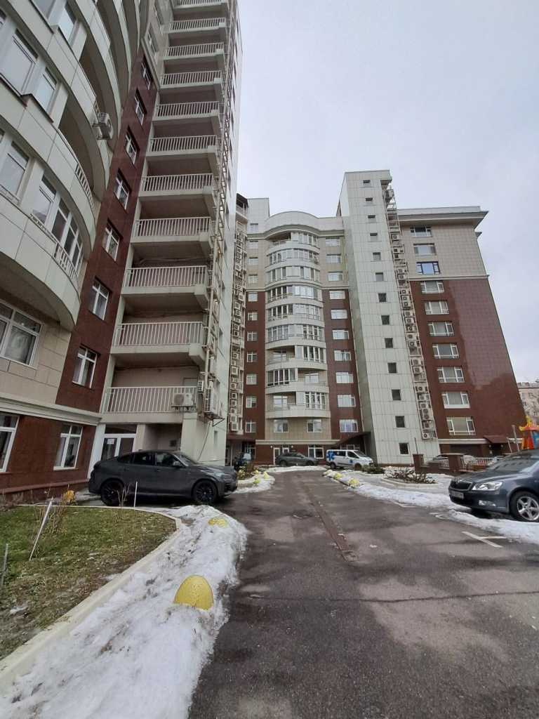 Аренда 3-комнатной квартиры 115 м², Владимира Антоновича ул., 131