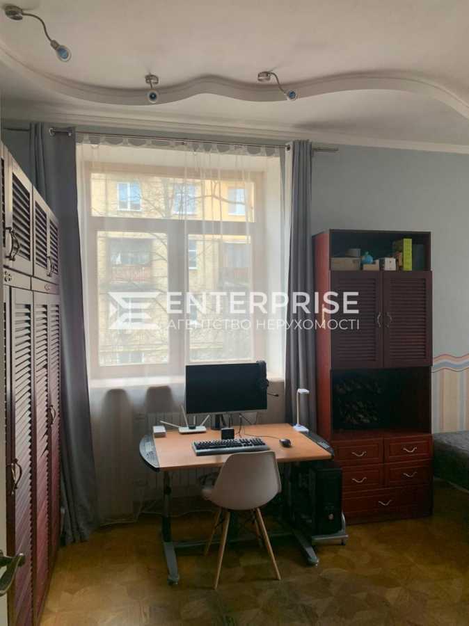 Продажа 3-комнатной квартиры 72 м², Питерская ул., 4