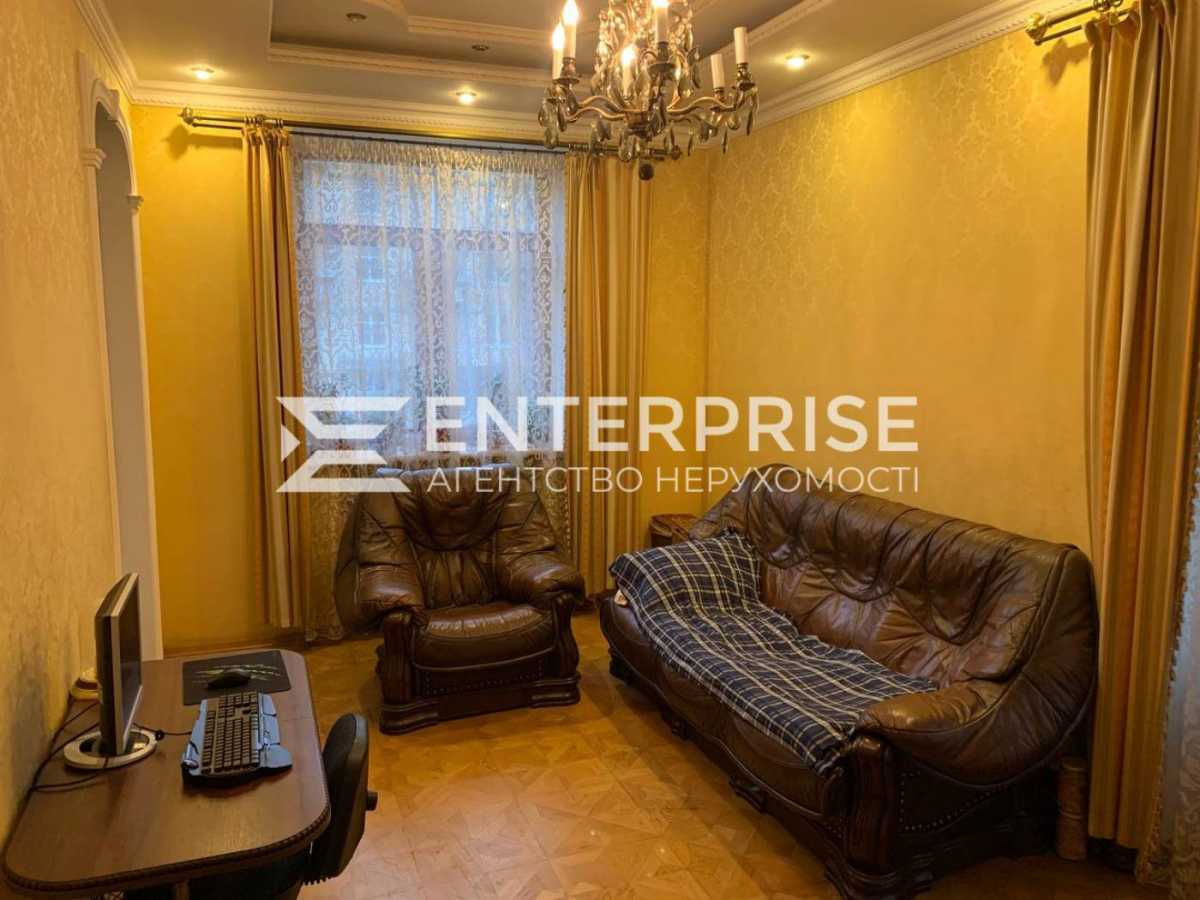 Продаж 3-кімнатної квартири 72 м², Пітерська вул., 4