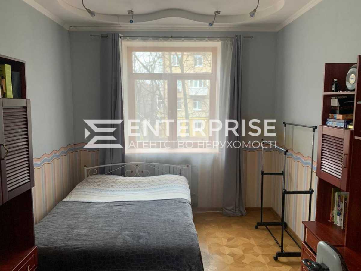 Продаж 3-кімнатної квартири 72 м², Пітерська вул., 4