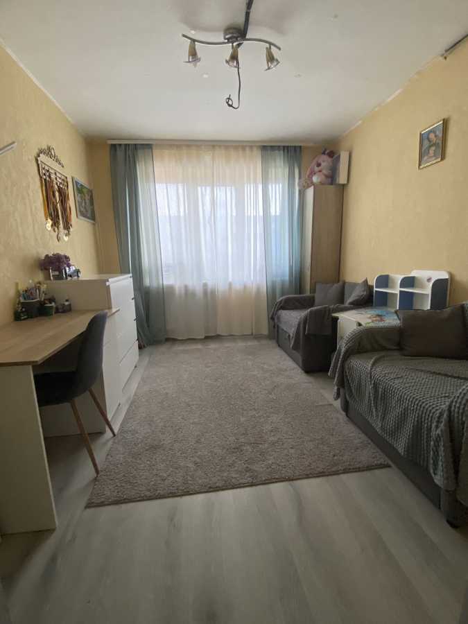 Продаж 3-кімнатної квартири 61 м², Героїв УПА вул., України, 14