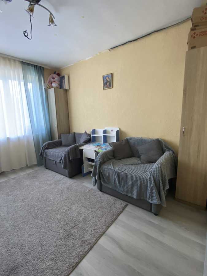 Продаж 3-кімнатної квартири 61 м², Героїв УПА вул., України, 14