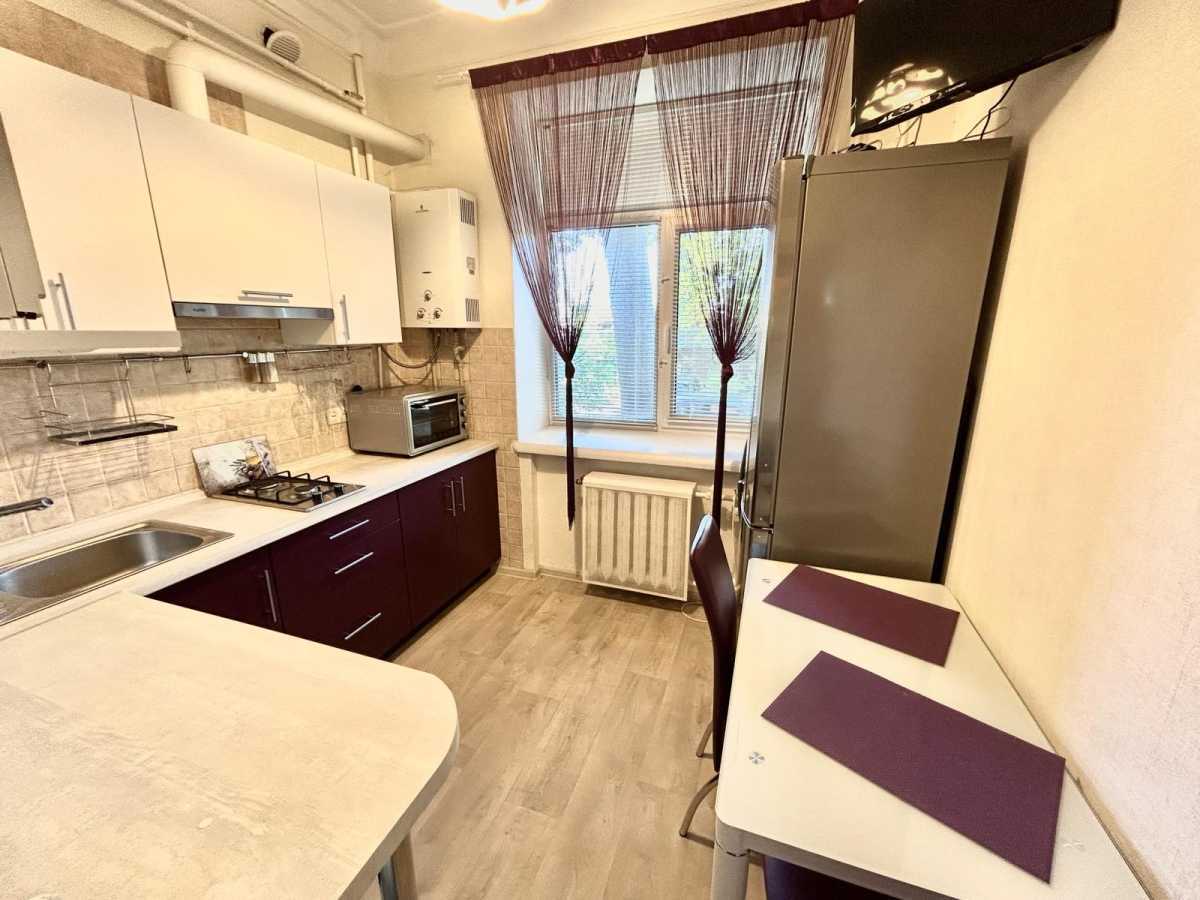 Продажа 3-комнатной квартиры 69.3 м², Броварской просп., 93