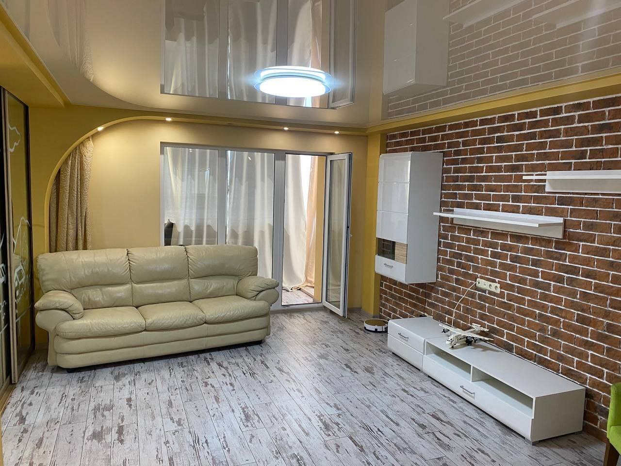 Продаж 2-кімнатної квартири 60 м², Поля вул.