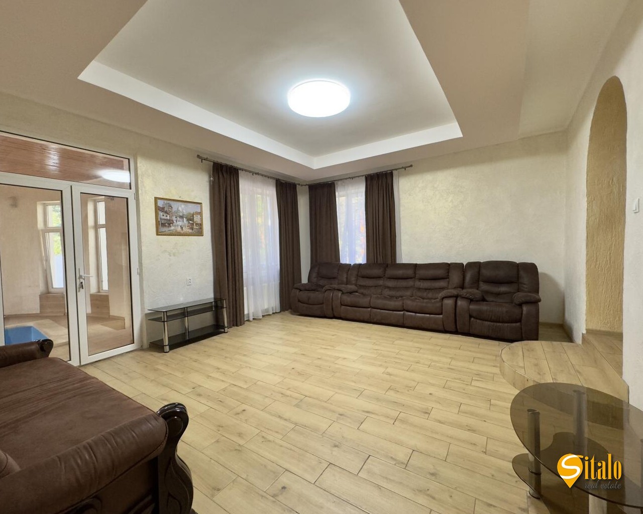 Оренда будинку 300 м²