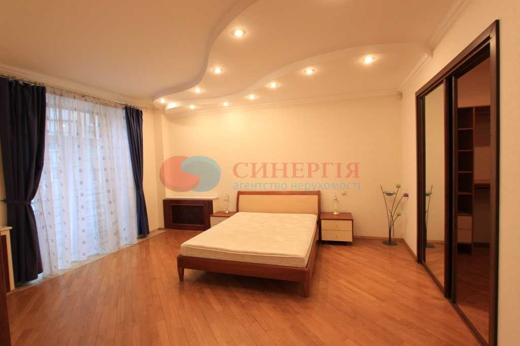 Продаж 3-кімнатної квартири 162 м², Панаса Мирного вул., 10