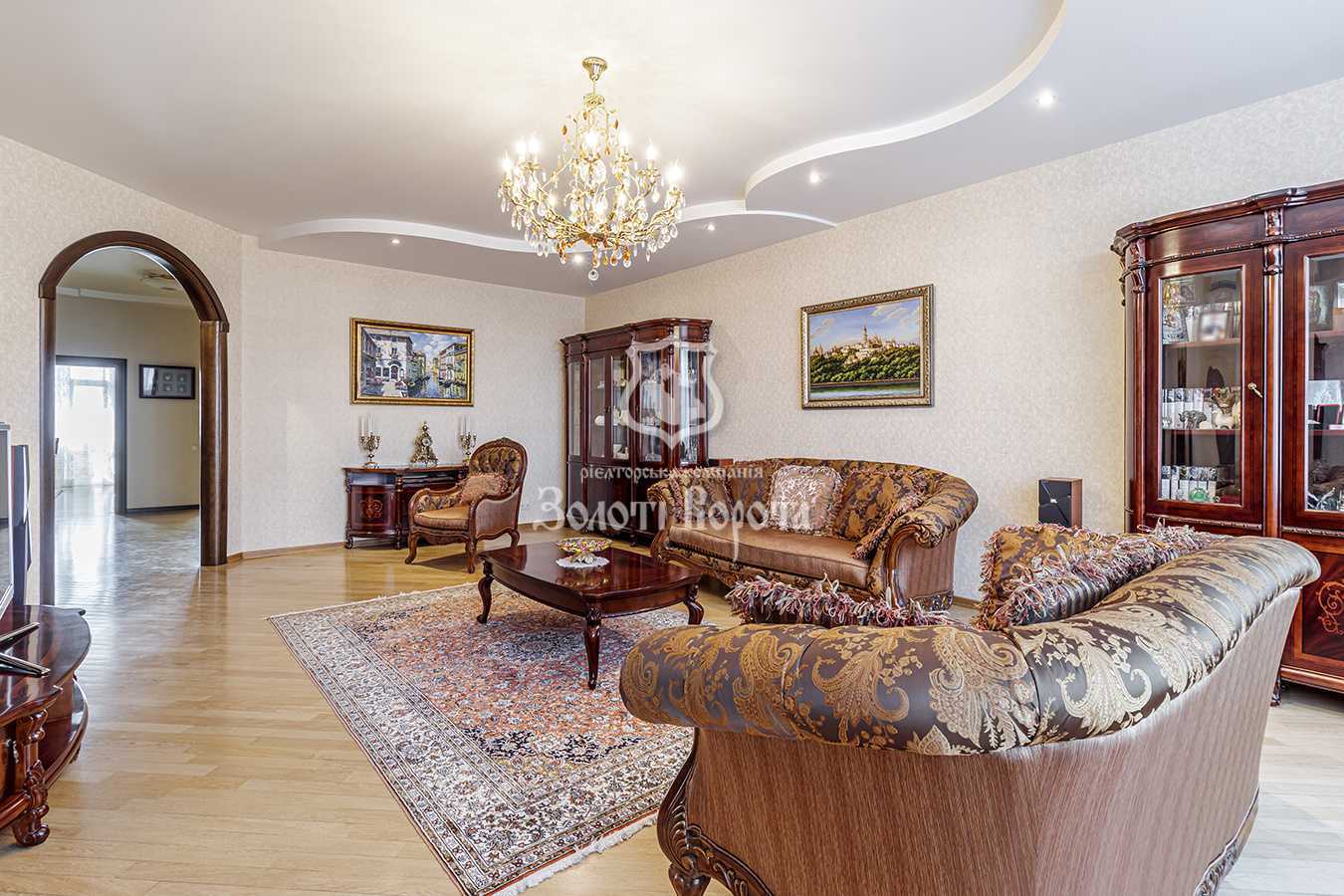 Продаж 3-кімнатної квартири 160 м², Молдавська вул., 2