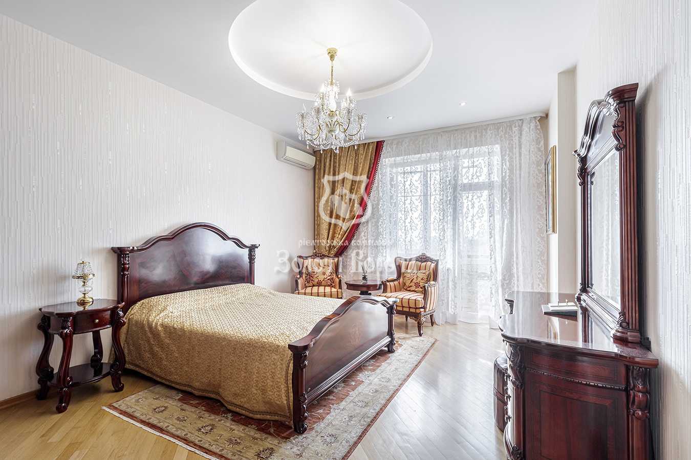 Продажа 3-комнатной квартиры 160 м², Молдавская ул., 2