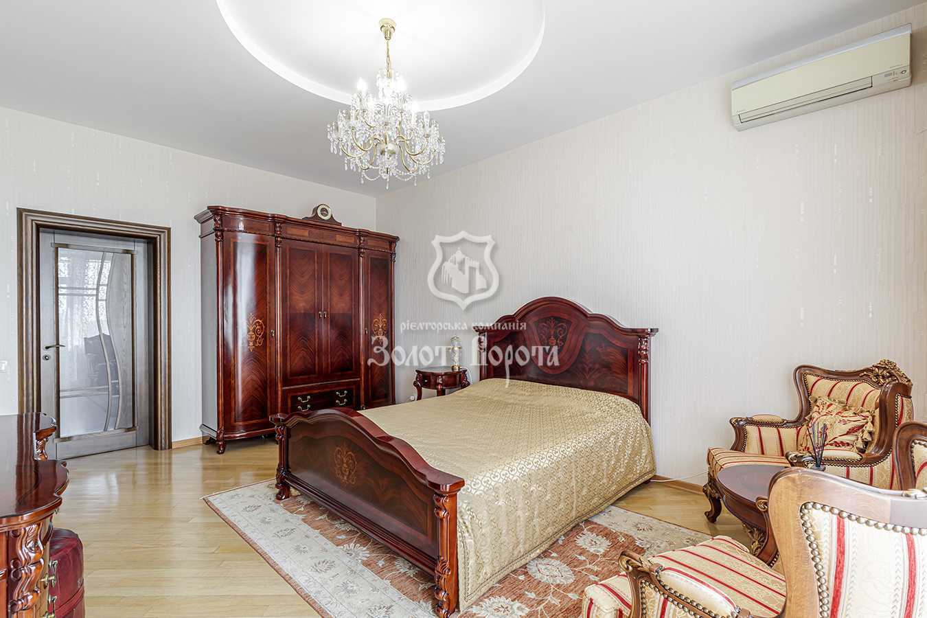 Продаж 3-кімнатної квартири 160 м², Молдавська вул., 2