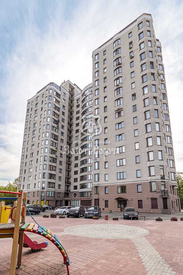 Продажа 3-комнатной квартиры 160 м², Молдавская ул., 2