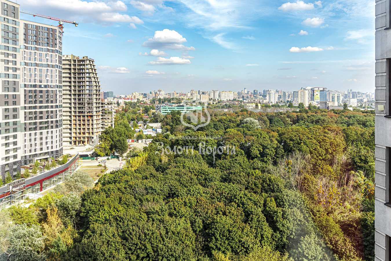 Продаж 3-кімнатної квартири 160 м², Молдавська вул., 2