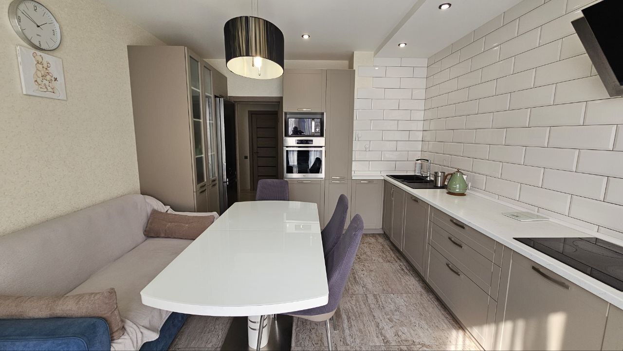 Продажа 3-комнатной квартиры 95 м², Драгоманова ул., 2А