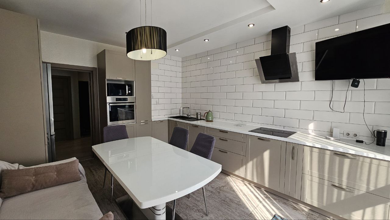 Продажа 3-комнатной квартиры 95 м², Драгоманова ул., 2А