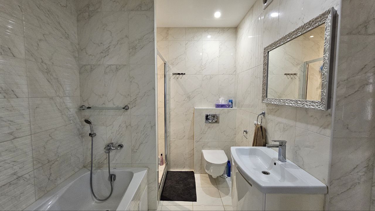 Продажа 3-комнатной квартиры 95 м², Драгоманова ул., 2А