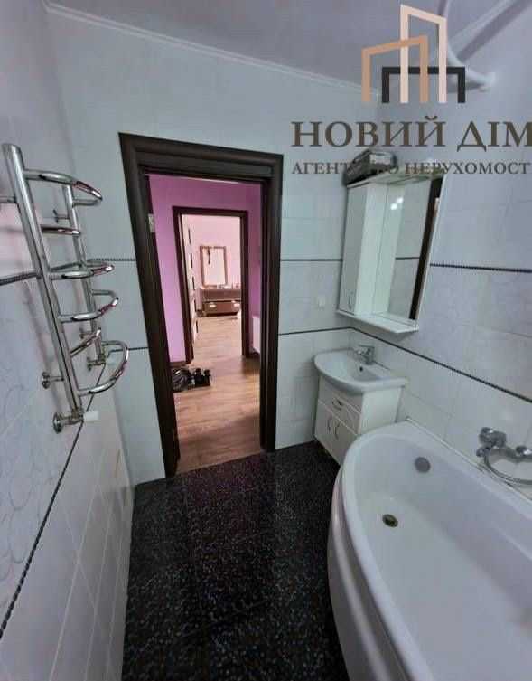 Продаж 1-кімнатної квартири 43 м², Боголюбова вул., 8