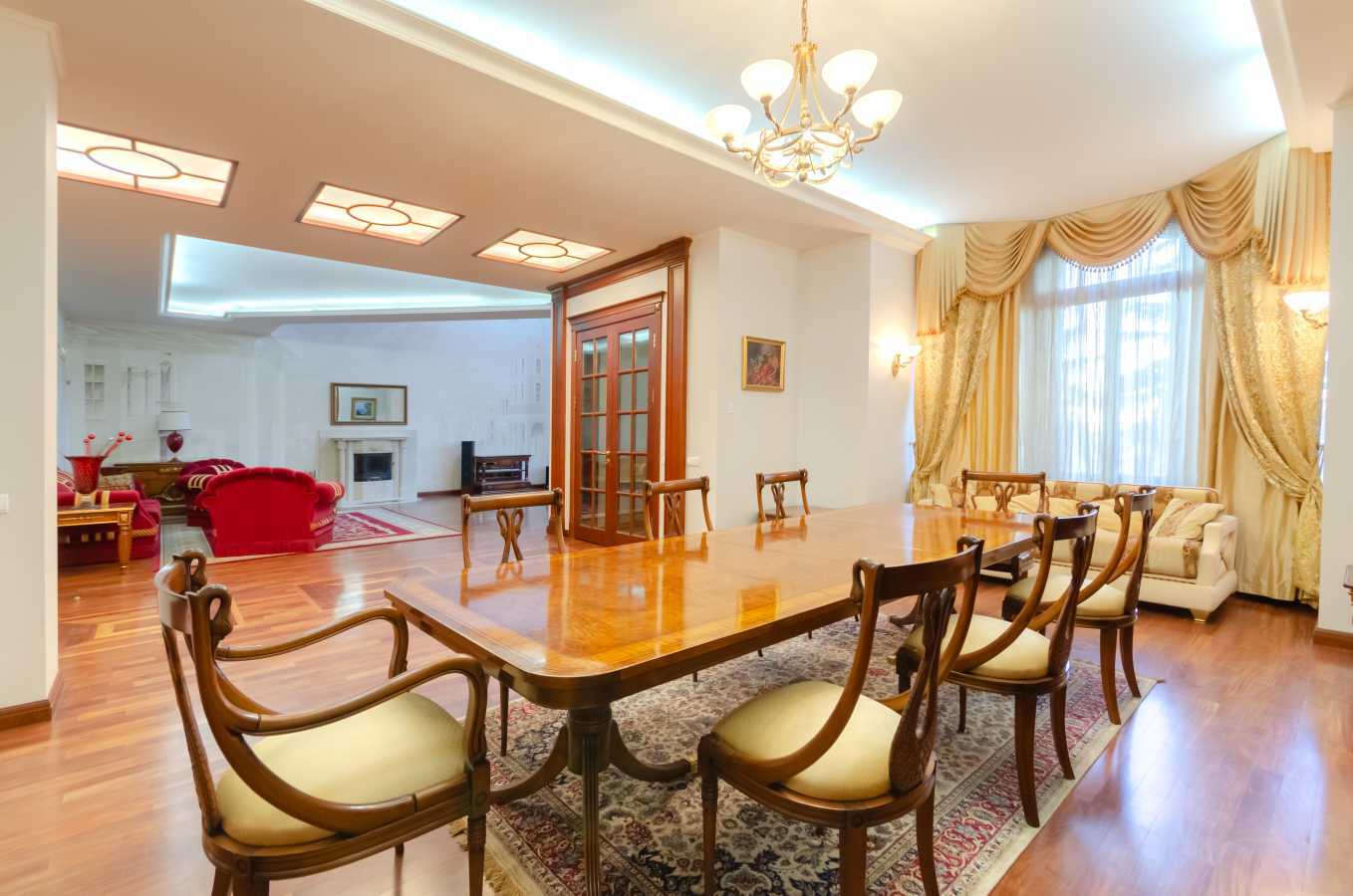 Продаж будинку 615 м², Оболонська пл., 63