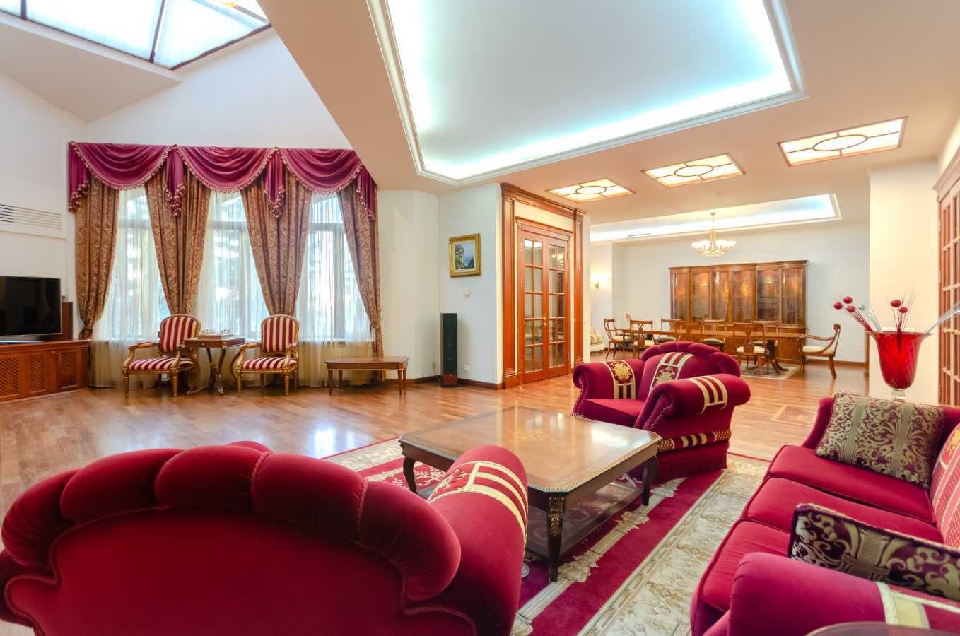 Продаж будинку 615 м², Оболонська пл., 63