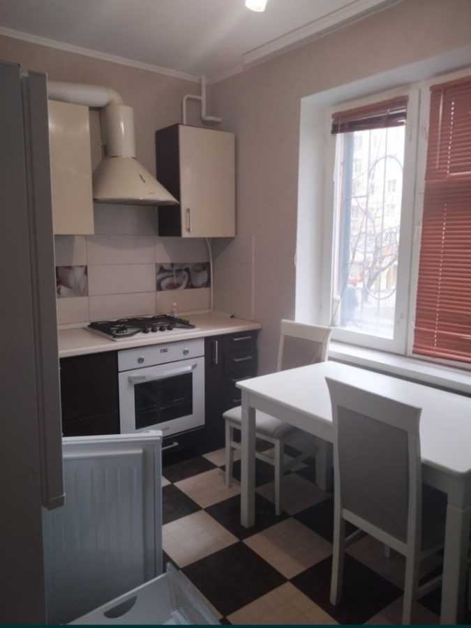 Продаж 3-кімнатної квартири 90 м², Володимира Момота вул., 40