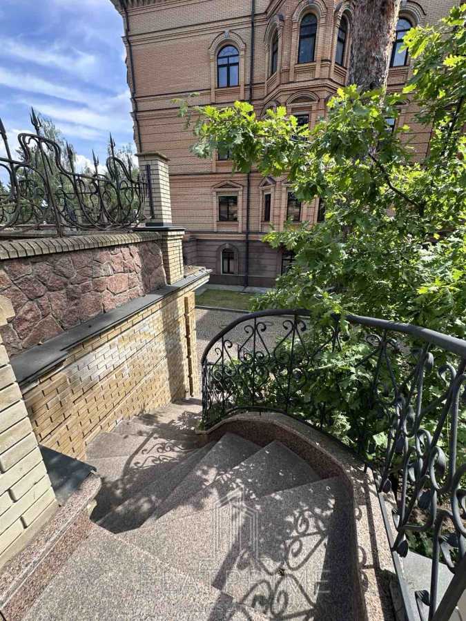 Продажа 4-комнатной квартиры 237 м², переулок Престижний, 11