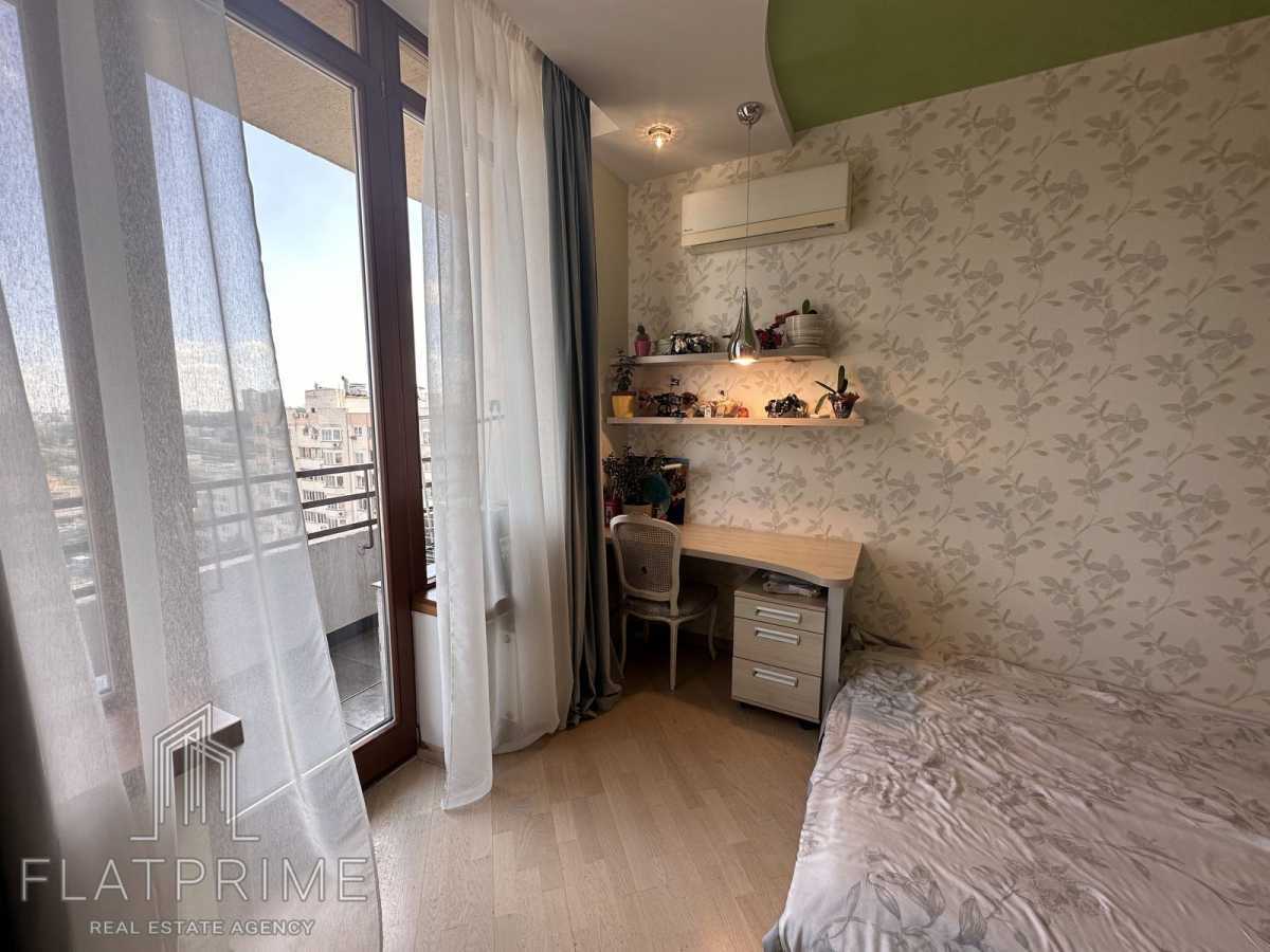 Продаж 4-кімнатної квартири 170.7 м², Жилянська вул., 59