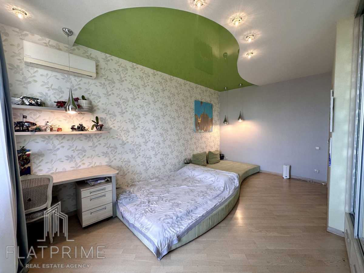 Продаж 4-кімнатної квартири 170.7 м², Жилянська вул., 59