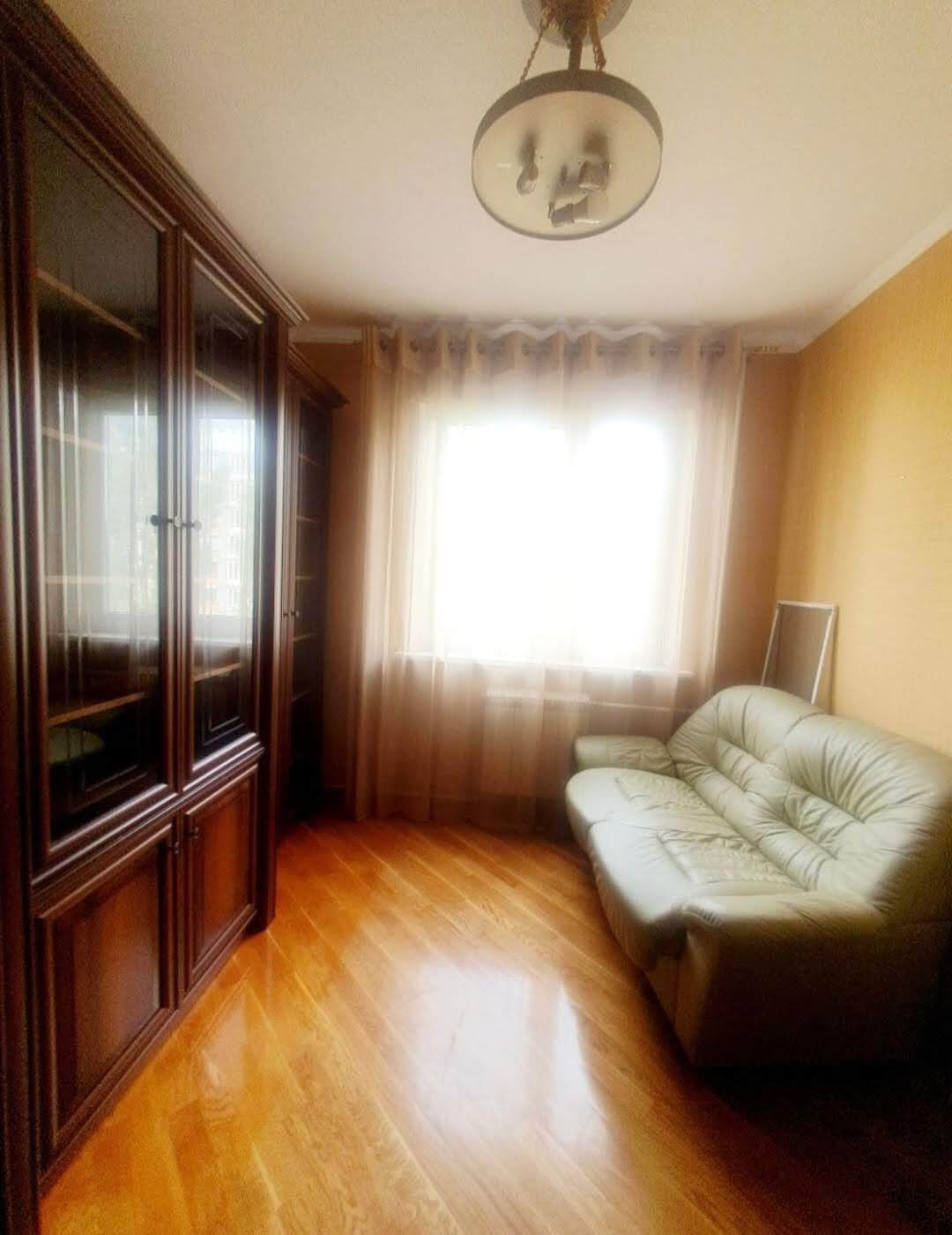 Продаж 3-кімнатної квартири 68 м², Джерельна вул., вул.13