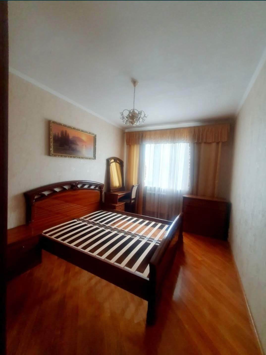 Продаж 3-кімнатної квартири 68 м², Джерельна вул., вул.13