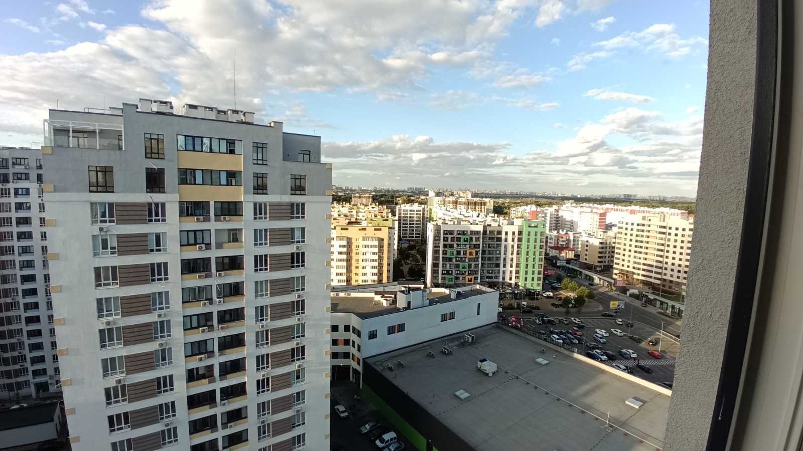 Продаж 2-кімнатної квартири 64.1 м², Первомайская вул.