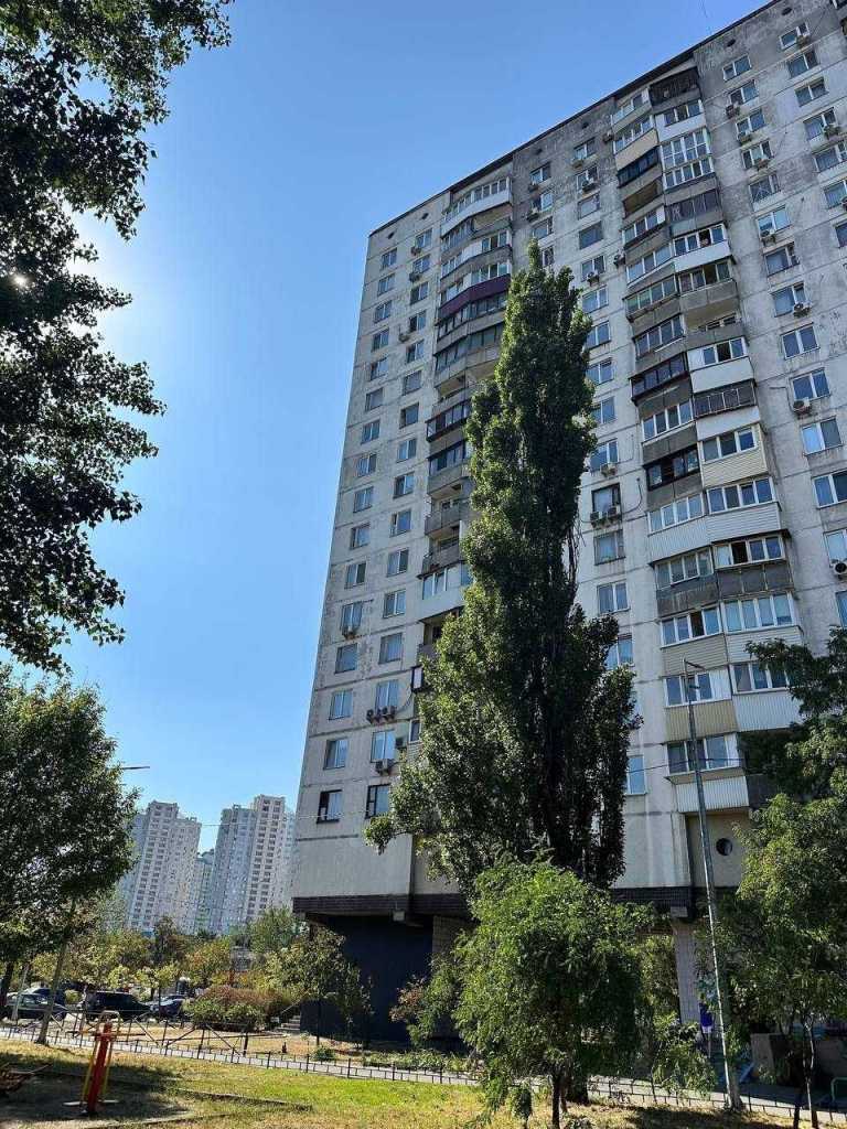 Продаж 2-кімнатної квартири 45 м², Амвросія Бучми вул., 8