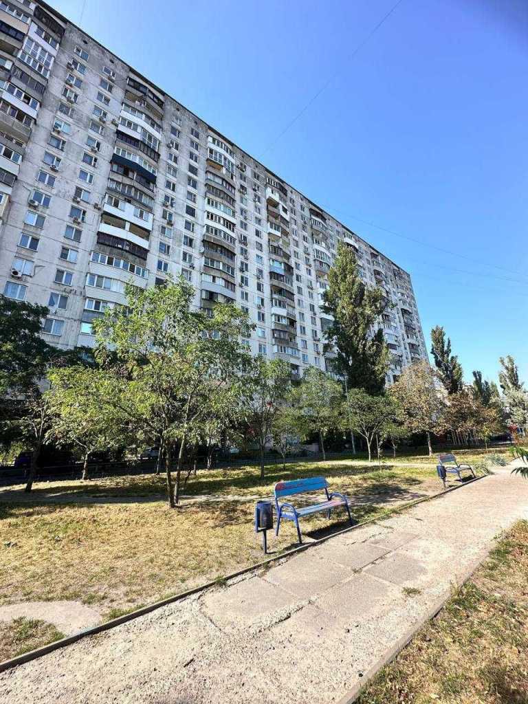 Продаж 2-кімнатної квартири 45 м², Амвросія Бучми вул., 8