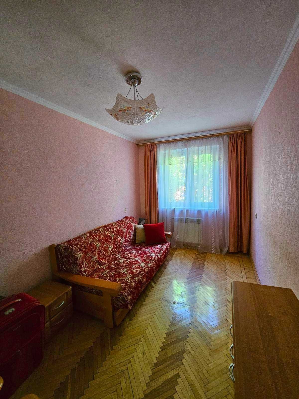 Продаж 2-кімнатної квартири 43 м²