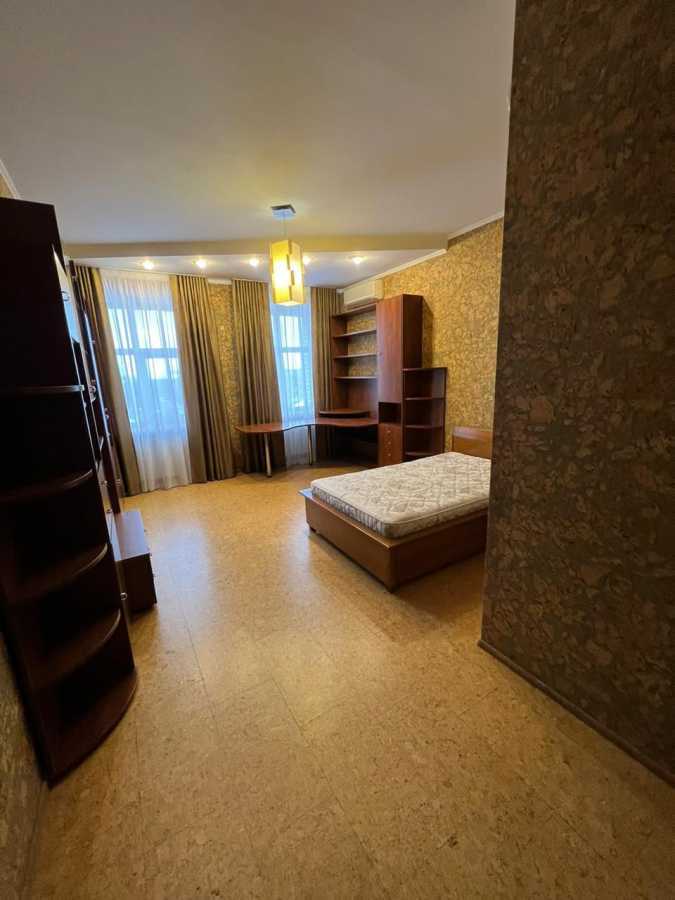 Аренда 3-комнатной квартиры 158 м², Пожарского ул., 4