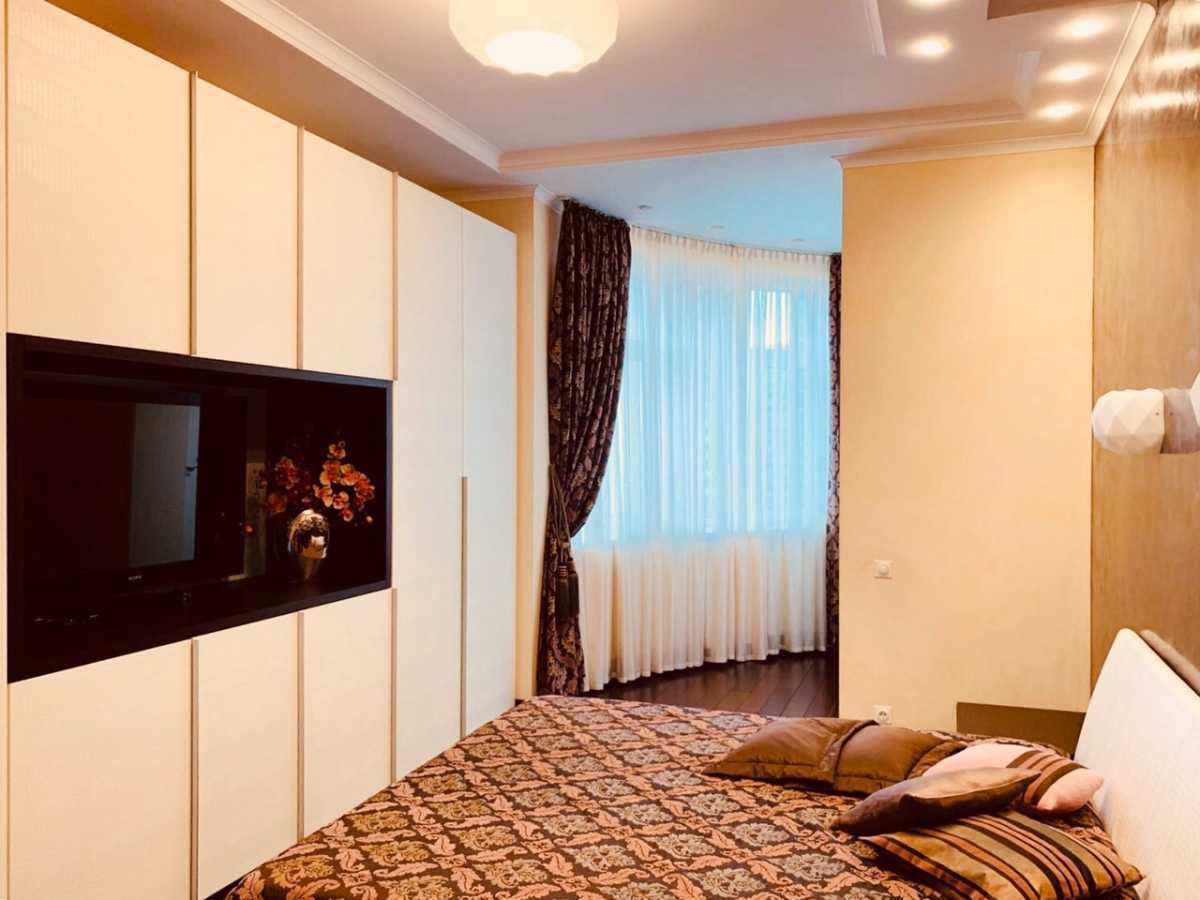 Продаж 3-кімнатної квартири 140 м², Лесі Українки бул., 7Б