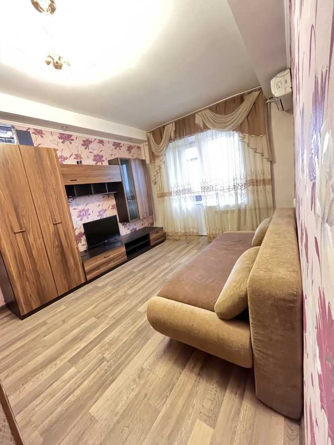 Продаж 1-кімнатної квартири 30 м², Будівельників вул., 1