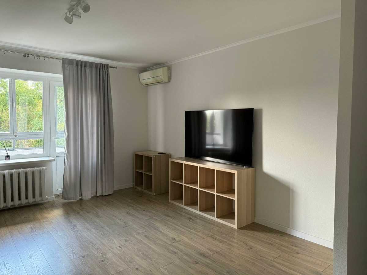 Продаж 4-кімнатної квартири 90 м², Курганівська вул., 3